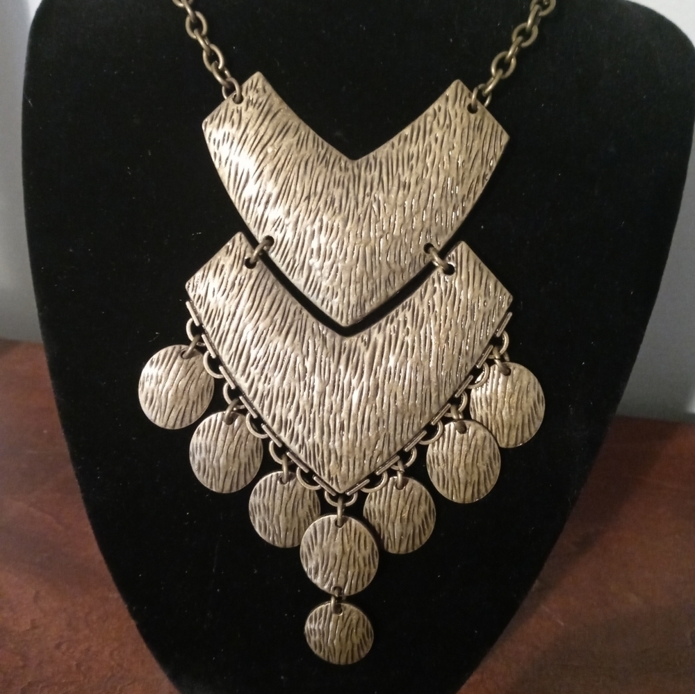Brand new beautiful 13 inch brass colored necklace